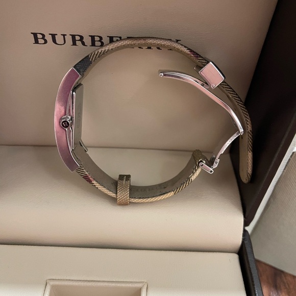 AUTHENTIC BURBERRY adjustable watch - Picture 12 of 12